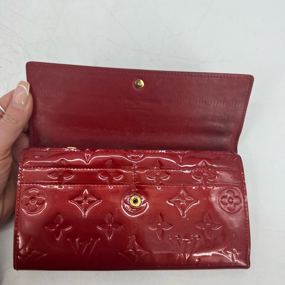 Louis Vuitton Vernis Sarah Wallet - Picture 6 of 11
